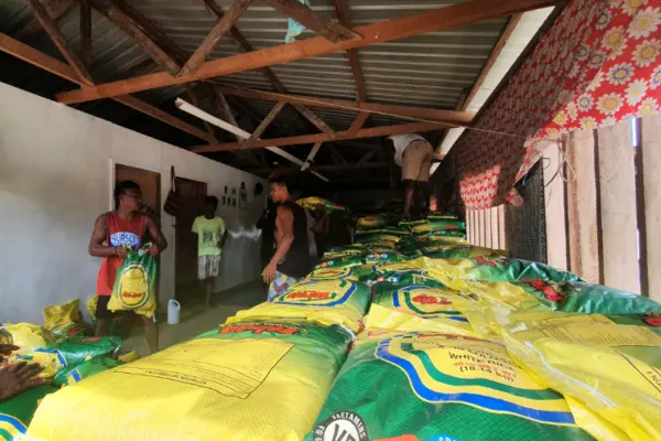 The food relief covered about 5000 inhabitants, approximately 792 households in Luaniua, Pelau in Ontong Java Atoll and Sikaiana Atoll.