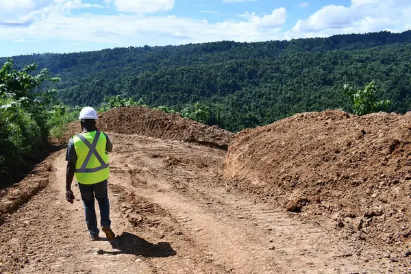 Despite the challenges, work on the pilot track is making good progress with excavation works now reaching 2.54km/2.73km to the dam site and 1.10km/1.50km to the power station.