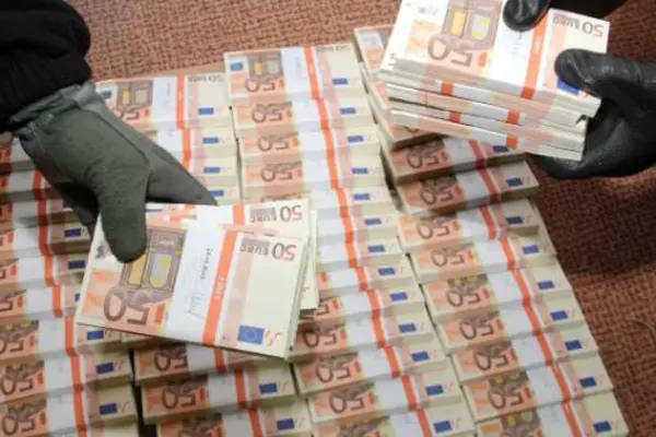 He says there are people on the dark web that offer counterfeiting service, for Euro the US dollar almost any money in the World. He says these counterfeit bills are of exceptional quality.