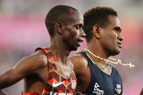 But even as the race winners were celebrating, Siosi, who was lapped once by the medal winners, went on with his race, completing more than two laps.