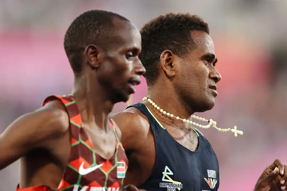 But even as the race winners were celebrating, Siosi, who was lapped once by the medal winners, went on with his race, completing more than two laps.