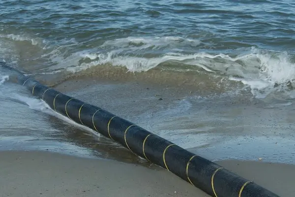Huawei will install a fibre-optic cable linking Sydney to Honiara.