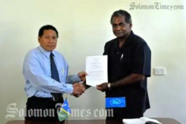Foreign Affairs Minister, Hon Peter Shanel (L), and Director General of the SPC, Dr Jimmie Rodgers, after the signing of the MOU.