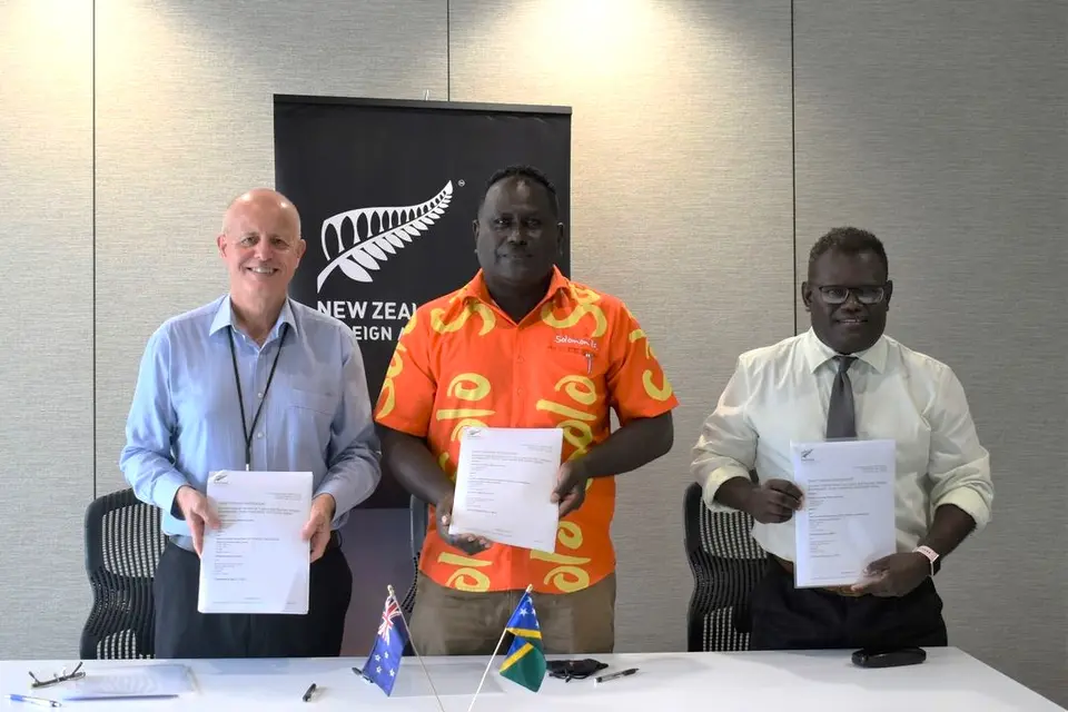 High Commissioner Jonathan Schwass with Director Tourism and PS Finance.