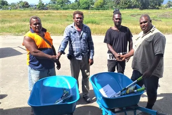 Two Noni Farmers receive support from GP extension staff.