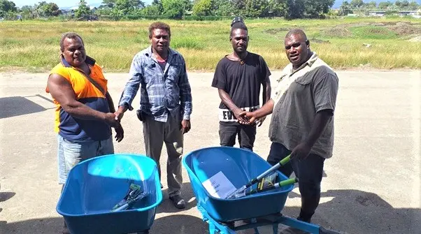 Two Noni Farmers receive support from GP extension staff.