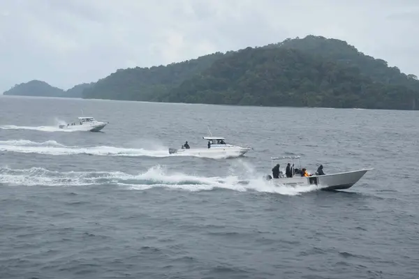 Emergency Powers restricting the movement of small craft vessels across the SI-PNG common border region became effective last Thursday 9 April 2020.