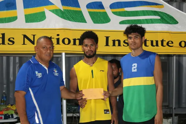 SIVF President Morris Maitaki presenting the prize to the winners in the men's category - Ralph and Tam.