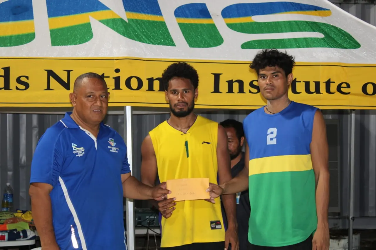 SIVF President Morris Maitaki presenting the prize to the winners in the men's category - Ralph and Tam.
