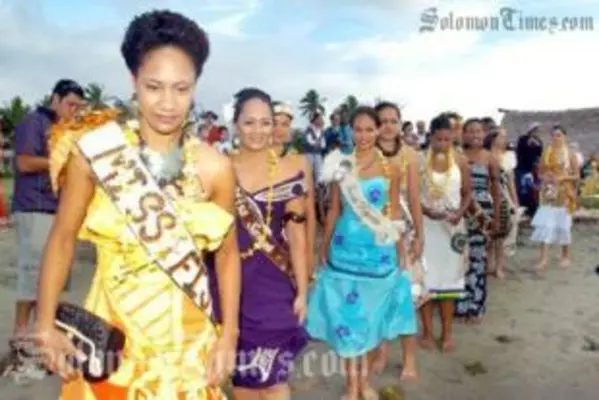 Miss Fiji, Merewalesi Nailatikau, leads other contestants to the canoe ride to the opening ceremony.