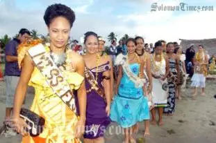 Miss Fiji, Merewalesi Nailatikau, leads other contestants to the canoe ride to the opening ceremony.