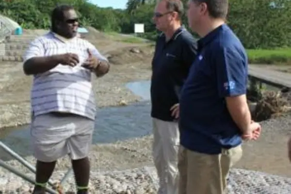 Local engineer, Lemuel Siosi explains the road works to Mr. Marles. 