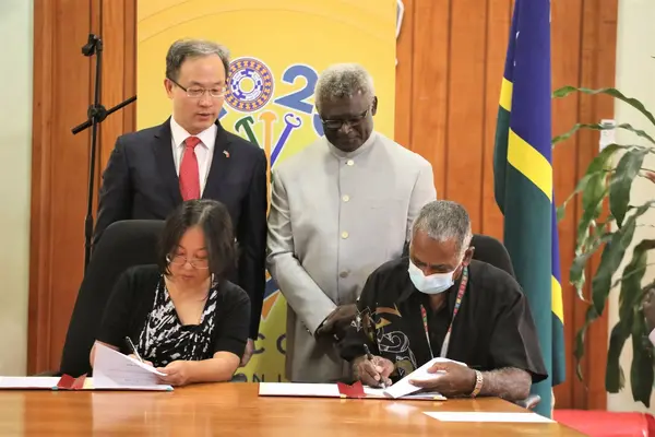 Honorable Prime Minister Manasseh Sogavare and the Chinese Ambassador His Excellency Li Ming witnessed the milestone undertaking between and by the Agency for International Economic Cooperation, Ministry of Commerce of the People’s Republic of China representative and the NHA Chairman Dr Jimmie Rodgers.