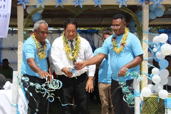 L-R Health Director George Pego, Premier Hon. Tuhagenga and National Director of Nursing Mr Michael Larui cutting ribbon to mark launch of the COVID-19 vaccination roll out.