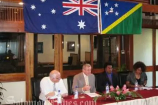 Australia&#39;s Minister for Trade, Simon Crean with Minister for National Unity, Peace and Reconciliation, Hon Sam Iduri, MP.