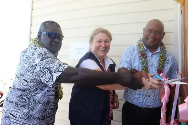 Premier of Western Province David Gina, WHO Country Representative Dr. Sevil Huseynova and Minister of Health Hon. Dr Culwick Togamana cutting the ribbon to official open the COVID-19 isolation ward.