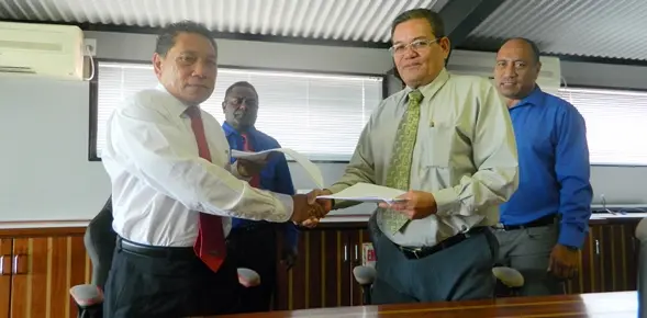 Solomon Islands Minister of Communication and Aviation, the Hon. Peter Shanel Agovaka (left front) and Republic of Kiribati Minister of Information, Communication, Transport and Tourism Development, the Hon. Willie Tokataake.
