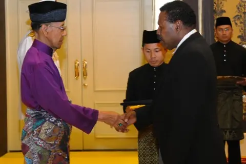 High Commissioner Ngele sincerely thanked His Majesty, the Yang di-Pertuan Angong for accepting his Letter of Credence, and further conveyed to the Government and people of Malaysia best wishes and friendship from the Government and people of Solomon Islands.