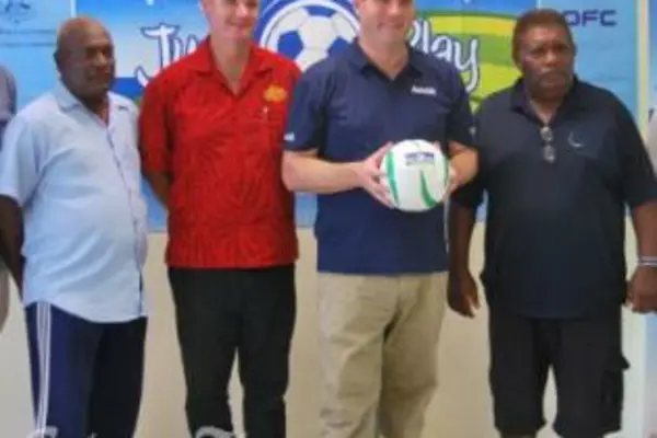 Representatives of the Australian Government and SIFF members.
