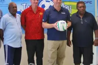 Representatives of the Australian Government and SIFF members.