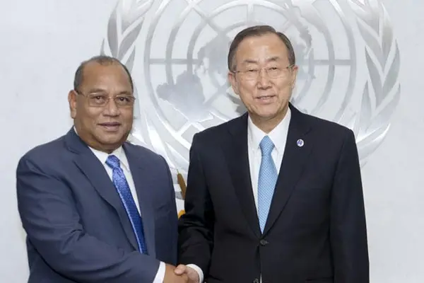 Secretary-General Ban Ki-moon (right) meets with President Christopher J. Loeak of the Republic of the Marshall Islands.