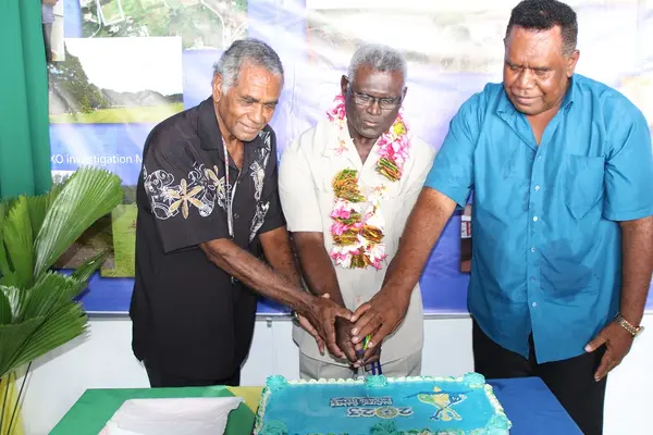 PM Sogavare, NHA chairman and PG2023 subcommittee chairman cuts the cake to mark the opening.