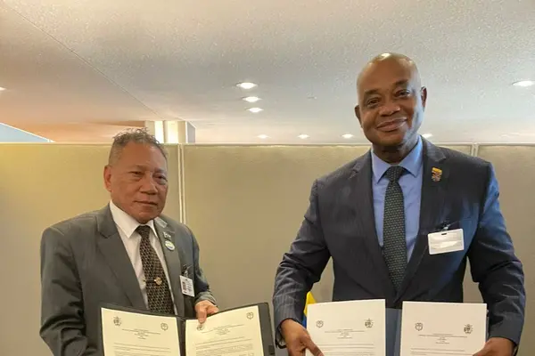 Minister of Foreign Affairs & External Trade, Hon. Peter Shanel Agovaka with his counterpart, the Minister of Foreign Affairs for Colombia, Hon Luis Urrutia, signed a Joint Communique to establish formal diplomatic ties between Solomon Islands and Colombia this afternoon in New York.
