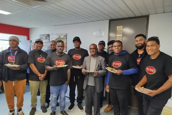 During the tour, the Prime Minister gained first-hand insight into the production of bacon, hams, and small goods at Primo Foods and was also greeted by several Solomon Islanders who were on shift at the time of the visit.