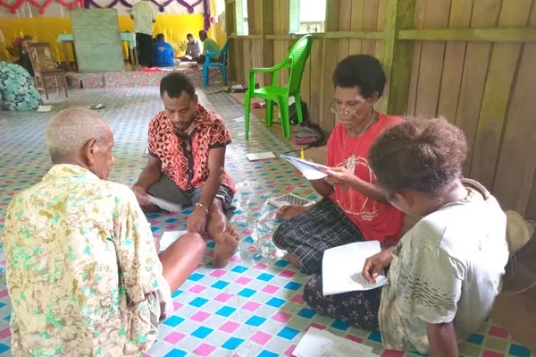 While Reef Islands Clergy recognise the value of the reading of Scriptures in Äiwoo, many have expressed a desire for training that would enable them to be more confident and fluent readers.