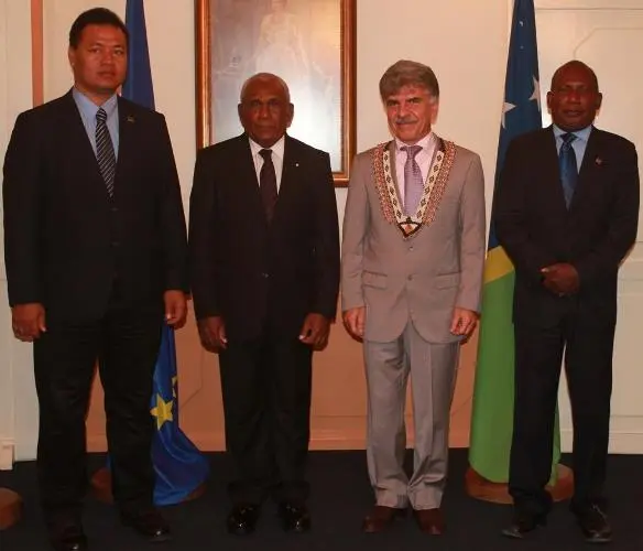 Foreign Minister Clay Forau, Sir Frank, Ambassador Leonidas Tezapsidis and Foreign Affairs PS Beraki Jino at Government House yesterday.