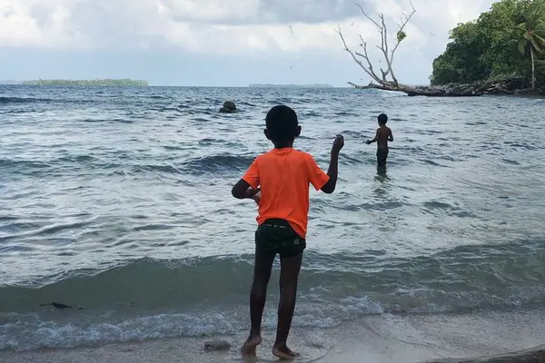 Some residents of Kukson and Nikamuroo villages and Benyamina islet told Amnesty International that they are concerned about the possible impacts from mining on fishing and sea-weed farming from mine run-off or disturbances to fresh groundwater discharges into the sea.