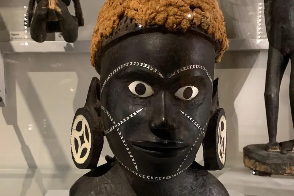 The black pigment is in sharp contrast to the vibrant colour of her hair and the silver markings on her face.