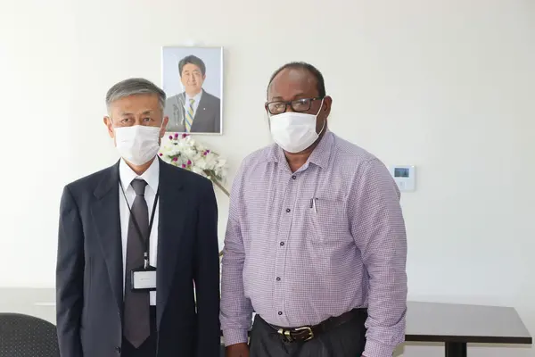 Acting Prime Minister Hon. Manasseh Maelanga signed the condolence book in honor of former Prime Minister Shinzo Abe at the Embassy of Japan in the absence of Prime Minister Sogavare.