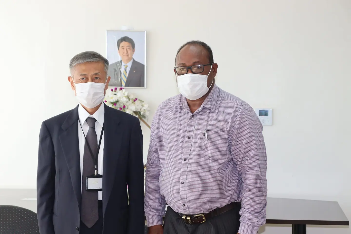 Acting Prime Minister Hon. Manasseh Maelanga signed the condolence book in honor of former Prime Minister Shinzo Abe at the Embassy of Japan in the absence of Prime Minister Sogavare.