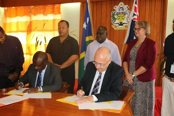Minister for Foreign Affairs & External Trade, Hon. Jeremiah Manele and Australian High Commissioner Dr Lachlan Strahan sign the funding agreement.